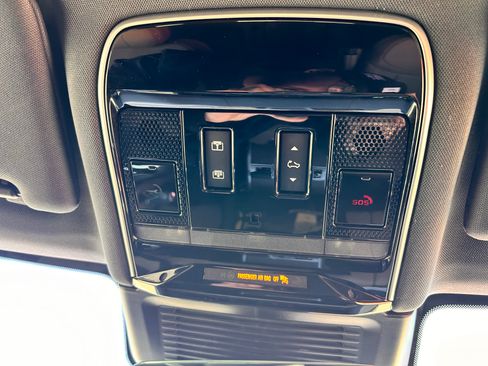 Used 2023 Land Rover Range Rover SE image 24