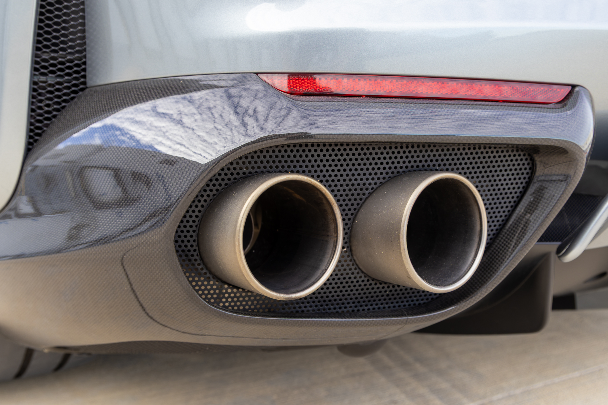 Used 2018 Ferrari 812 Superfast RWD image 23