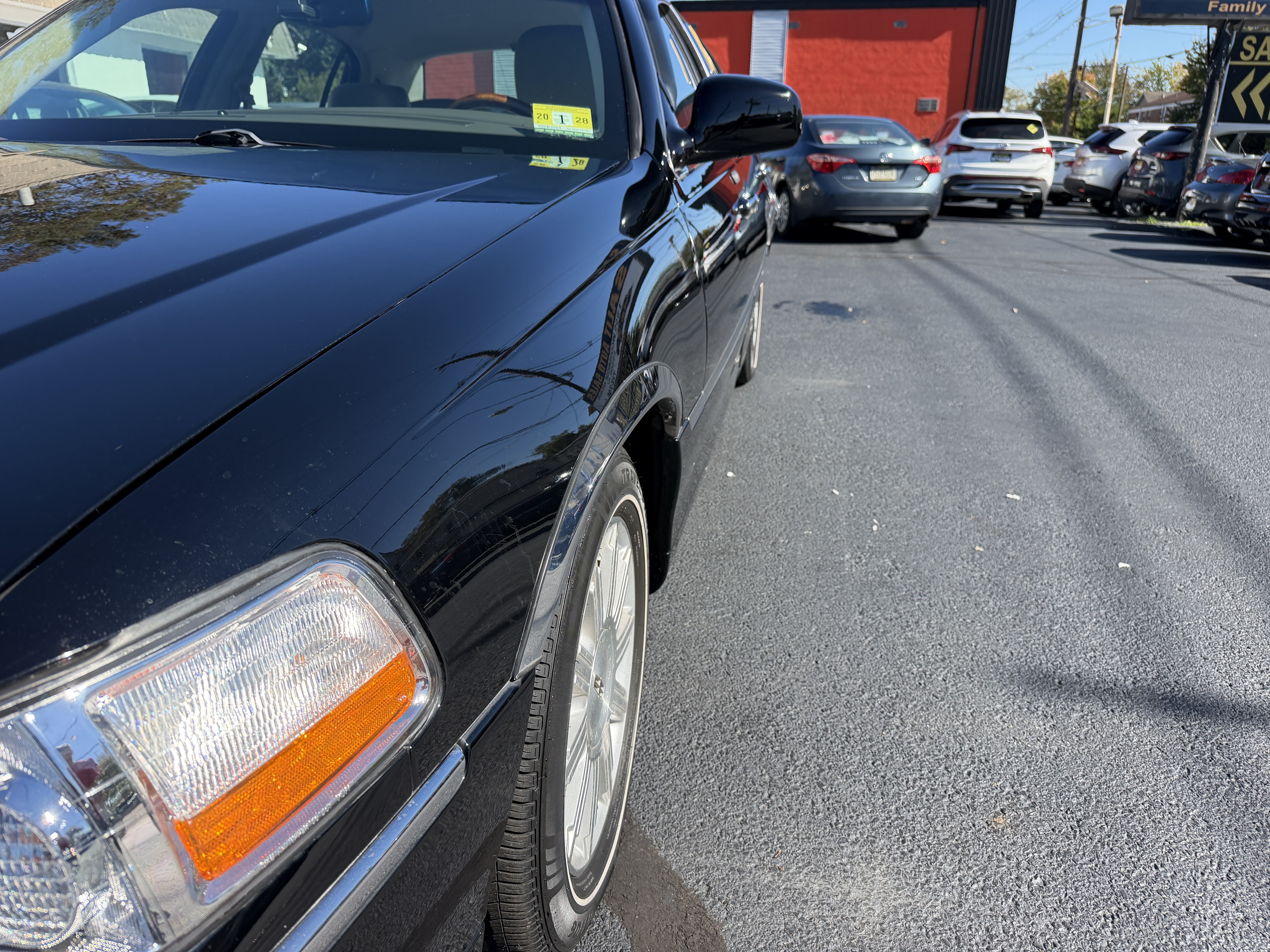 Used 2011 Lincoln Town Car Signature Limited RWD image 26