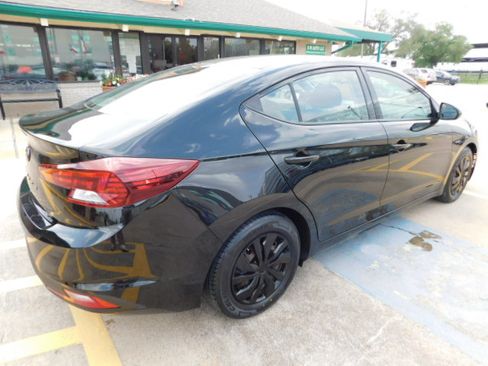 Used 2019 Hyundai Elantra SE image 8