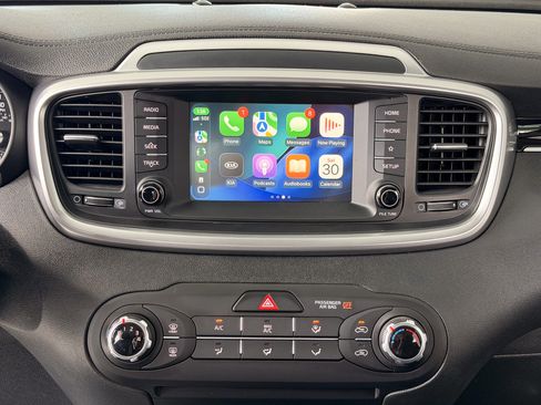 Used 2019 Kia Sorento FWD image 11