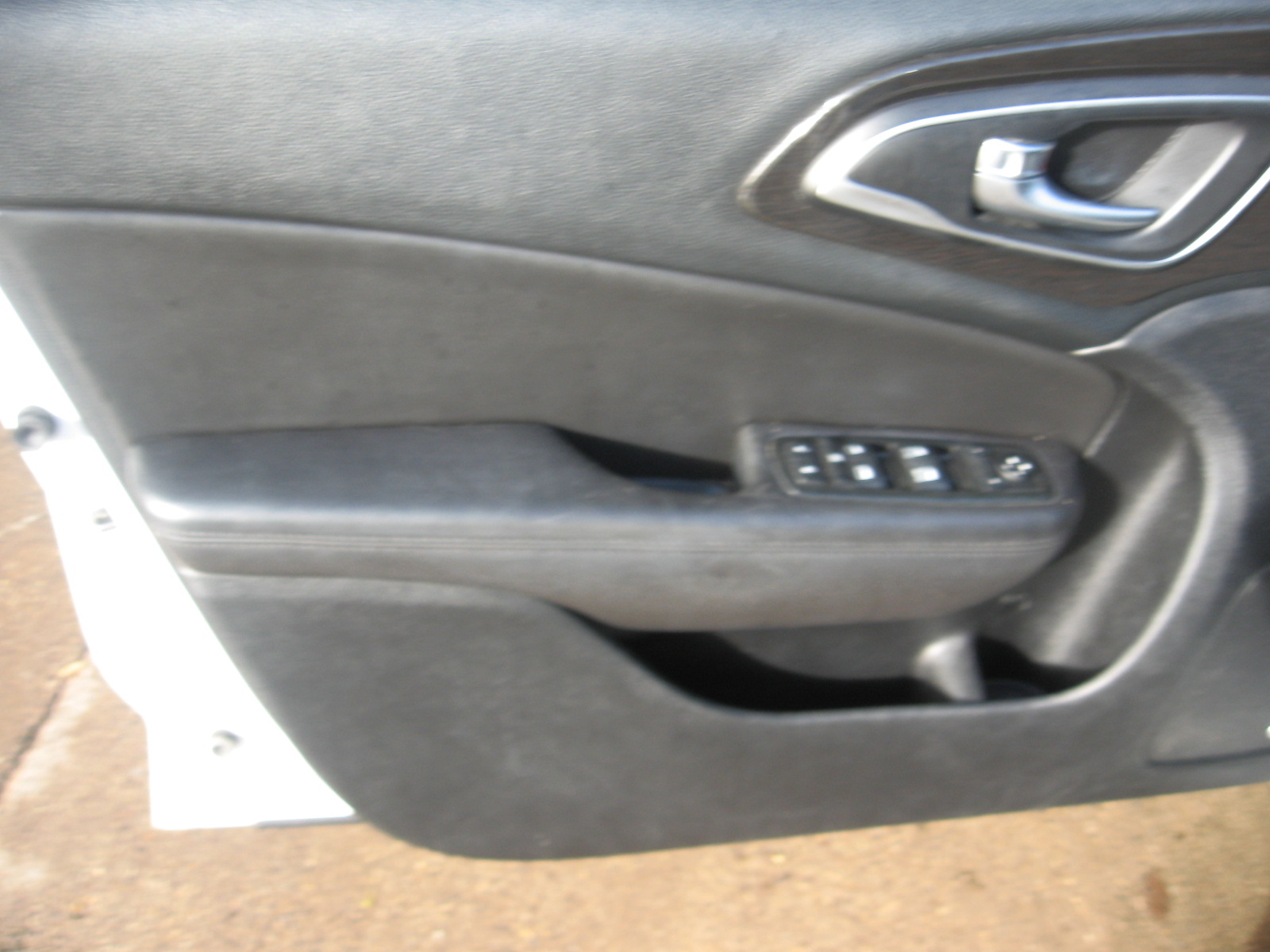 Used 2015 Chrysler 200 C FWD image 9