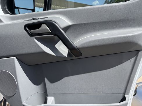 Used 2013 Freightliner Sprinter 2500 image 9