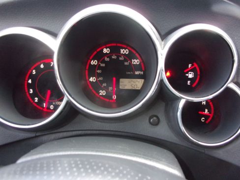 Used 2004 Pontiac Vibe image 12