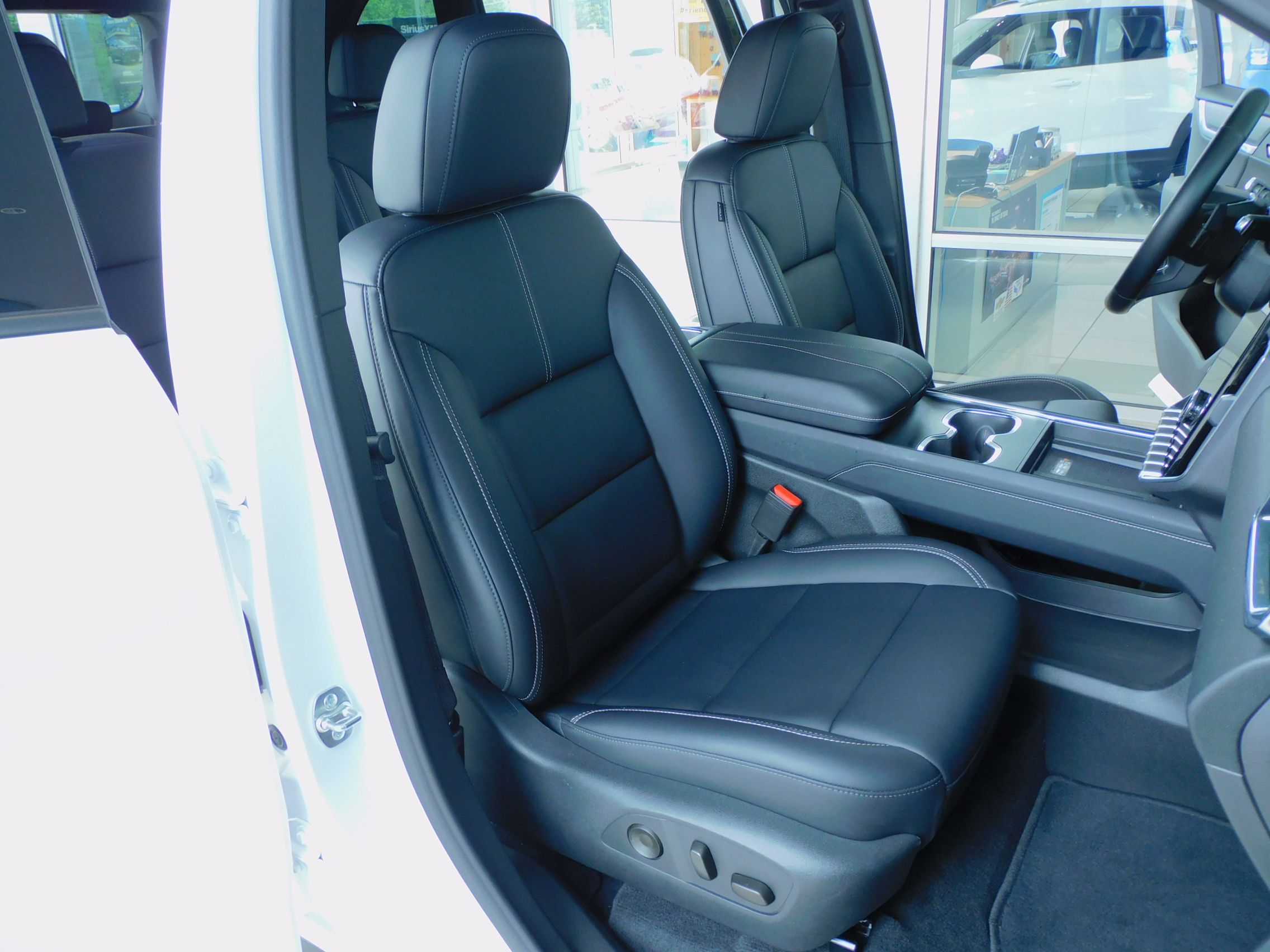 Used 2026 GMC Acadia FWD Elevation image 23