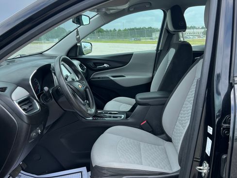 Used 2018 Chevrolet Equinox LS Sport Utility 4D FWD image 9