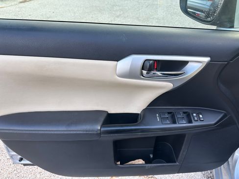 Used 2012 Lexus CT 200h Premium image 9