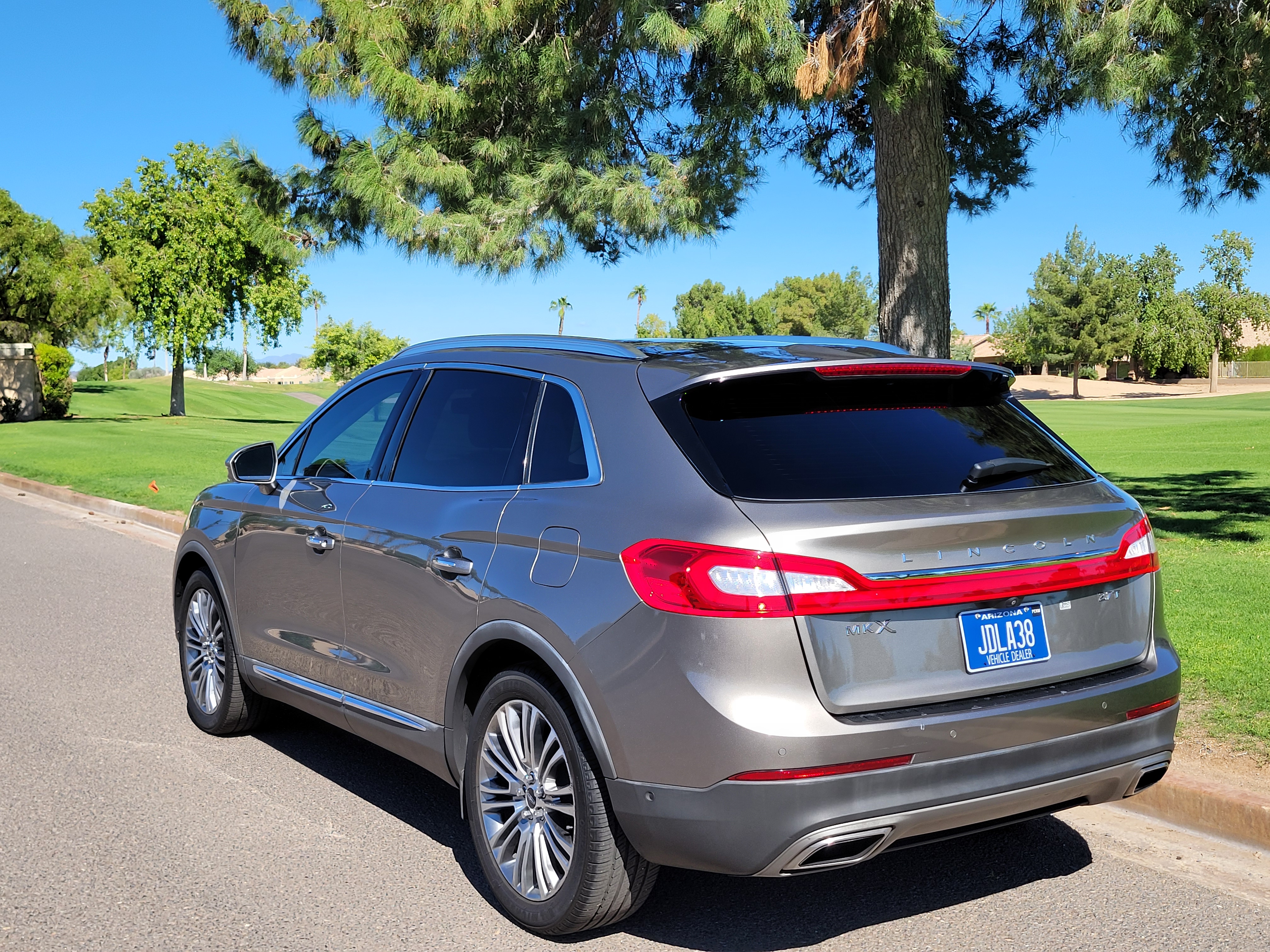 Used 2017 Lincoln MKX FWD Reserve image 9