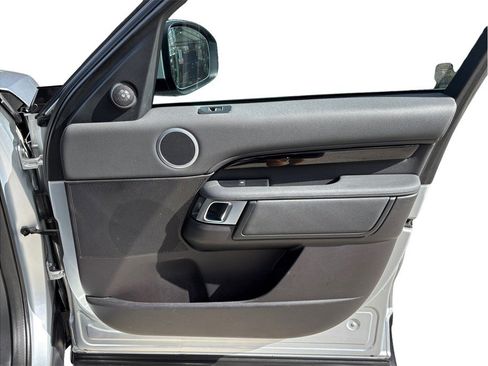 Used 2018 Land Rover Discovery SE image 42