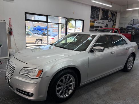 Used 2012 Chrysler 300 Limited RWD image 2