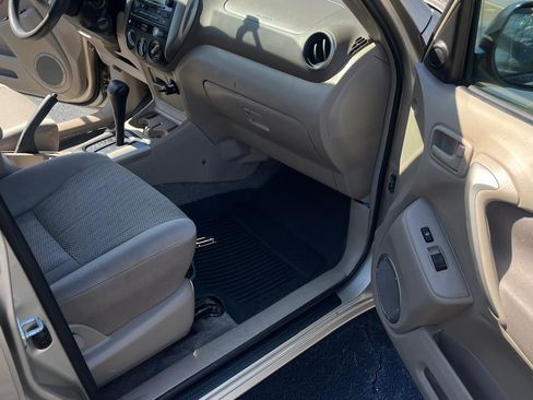 Used 2004 Toyota RAV4 image 13