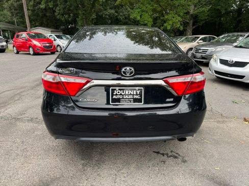 Used 2017 Toyota Camry SE Sedan FWD image 4