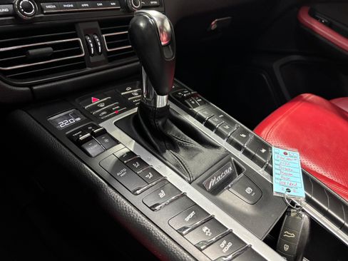 Used 2020 Porsche Macan image 28