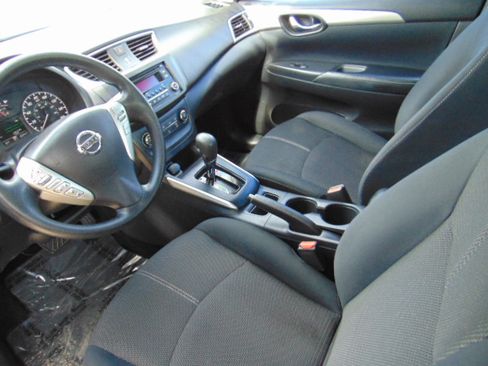 Used 2016 Nissan Sentra S image 9