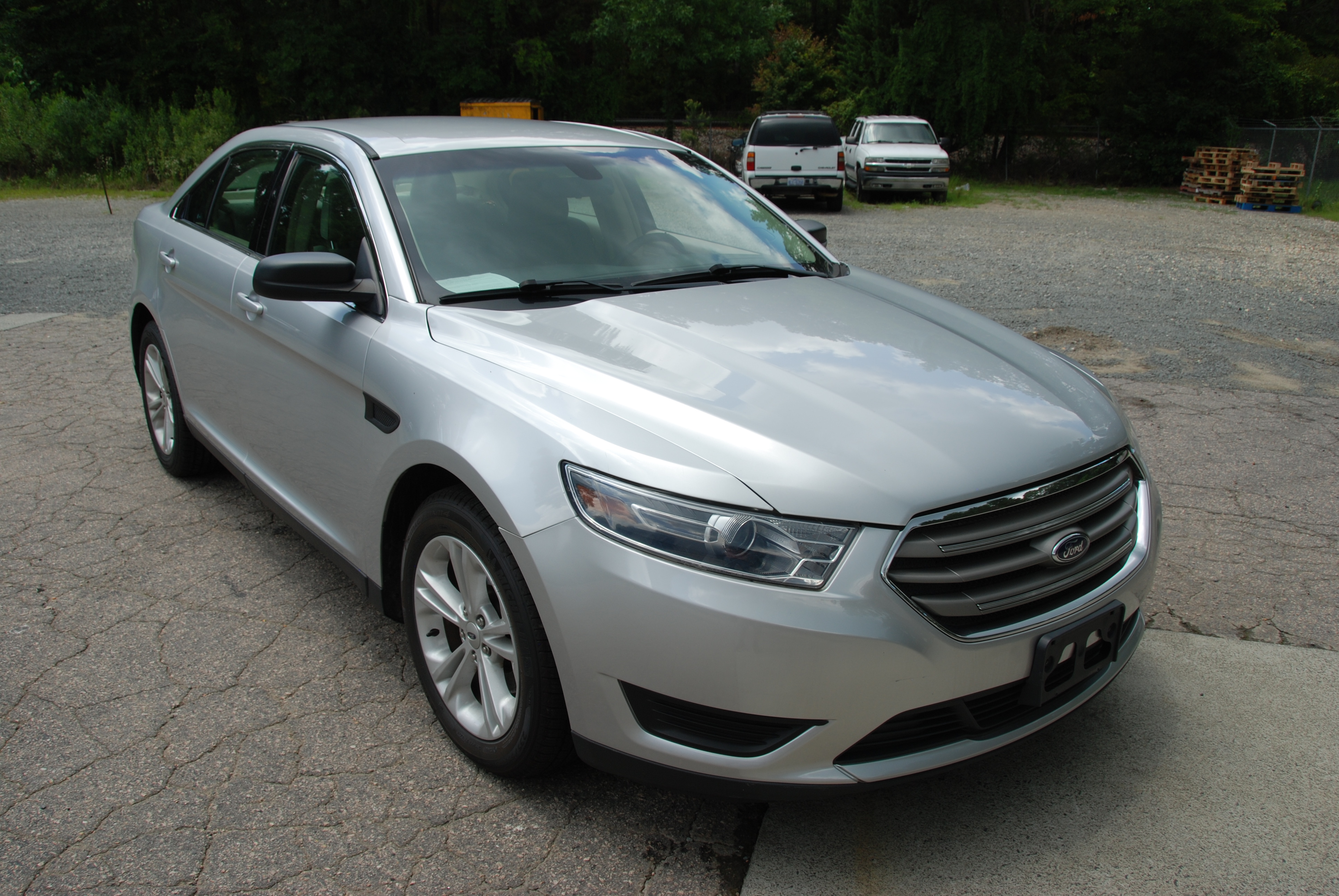 Used 2018 Ford Taurus SE FWD image 13