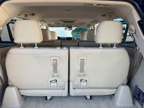 Used 2010 Lexus LX 570 image 29