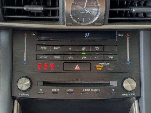 Used 2018 Lexus IS 300 image 12