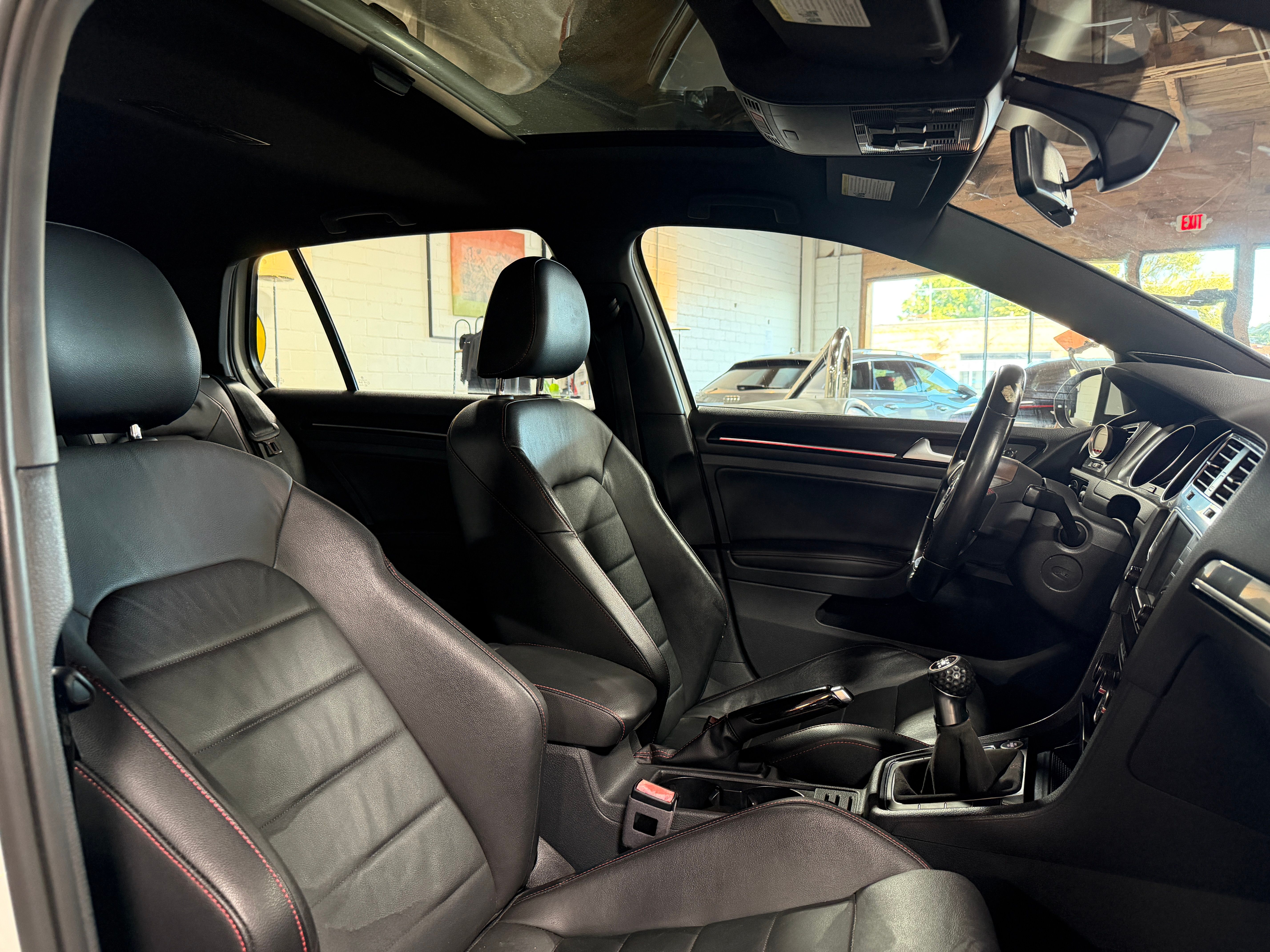 Used 2017 Volkswagen GTI SE w/ Performance Package FWD image 27
