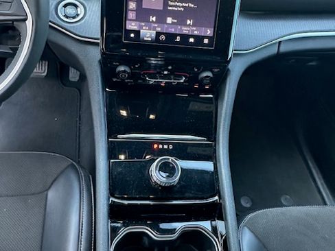 Used 2023 Jeep Grand Cherokee L Laredo image 9