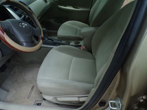 Used 2009 Toyota Corolla LE Sedan 4D FWD image 12