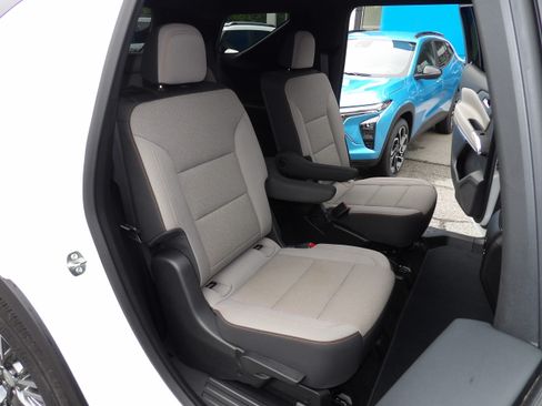 Used 2026 Chevrolet Traverse FWD LT image 23