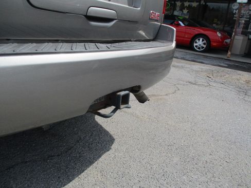 Used 2007 GMC Envoy SLE image 12