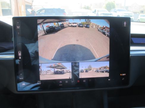 Used 2022 Tesla Model X Plaid image 11