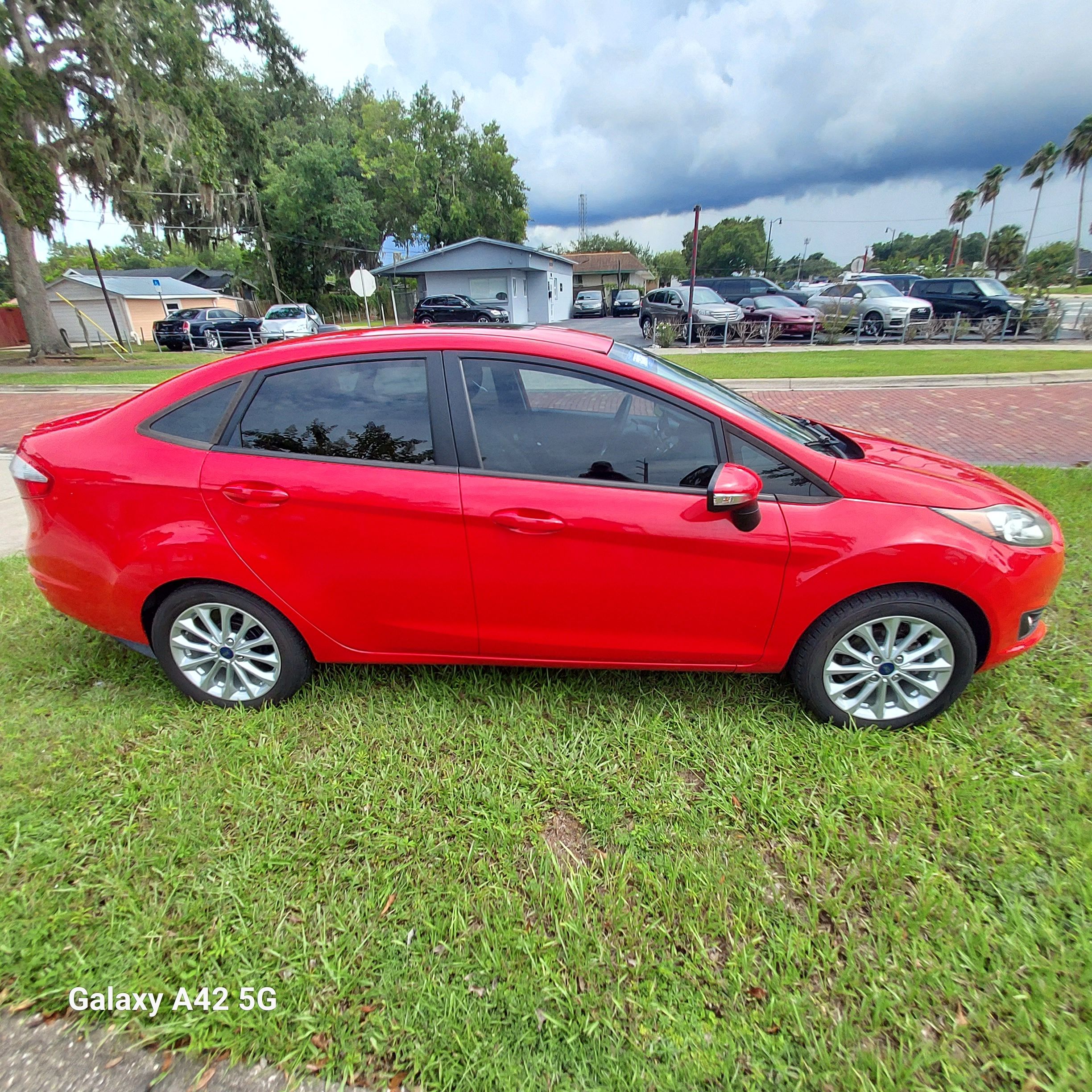 Used 2014 Ford Fiesta SE Sedan FWD image 4