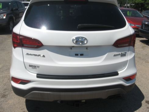 Used 2017 Hyundai Santa Fe Limited w/ Ultimate Package FWD image 5