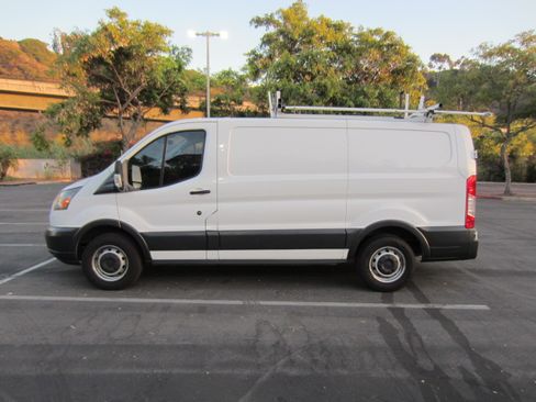 Used 2018 Ford Transit 150 XLT image 2