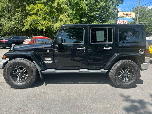 Used 2013 Jeep Wrangler 4WD Unlimited Sahara image 2
