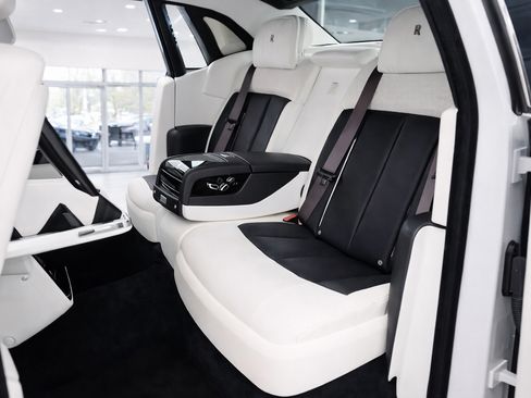 Used 2018 Rolls-Royce Phantom Sedan RWD image 9