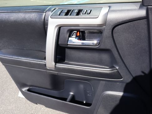 Used 2014 Toyota 4Runner SR5 image 22