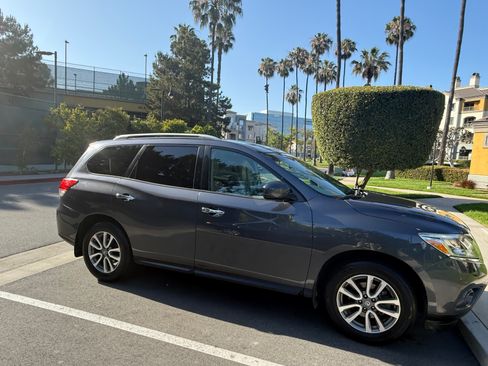 Used 2013 Nissan Pathfinder 4WD image 12