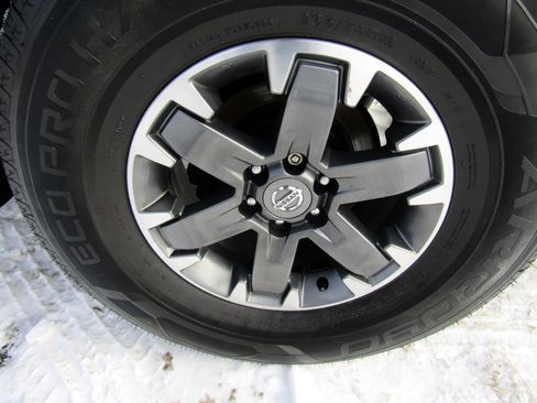 Used 2019 Nissan Frontier PRO-4X image 10