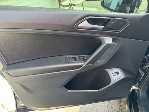 Used 2018 Volkswagen Tiguan SEL image 10
