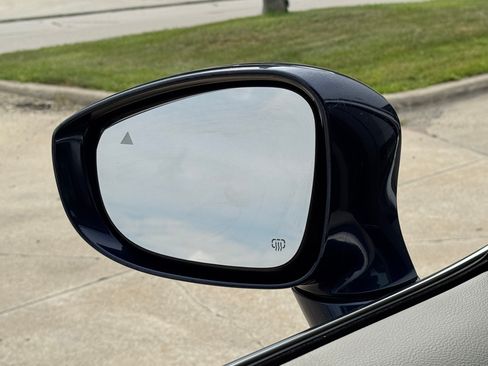 Used 2018 Chrysler Pacifica Touring-L image 37