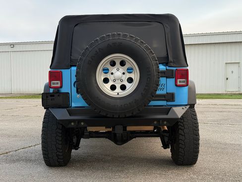 Used 2010 Jeep Wrangler 4WD Sport image 8