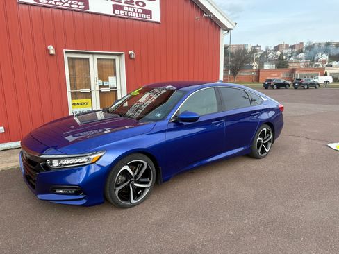 Used 2018 Honda Accord Sport image 2