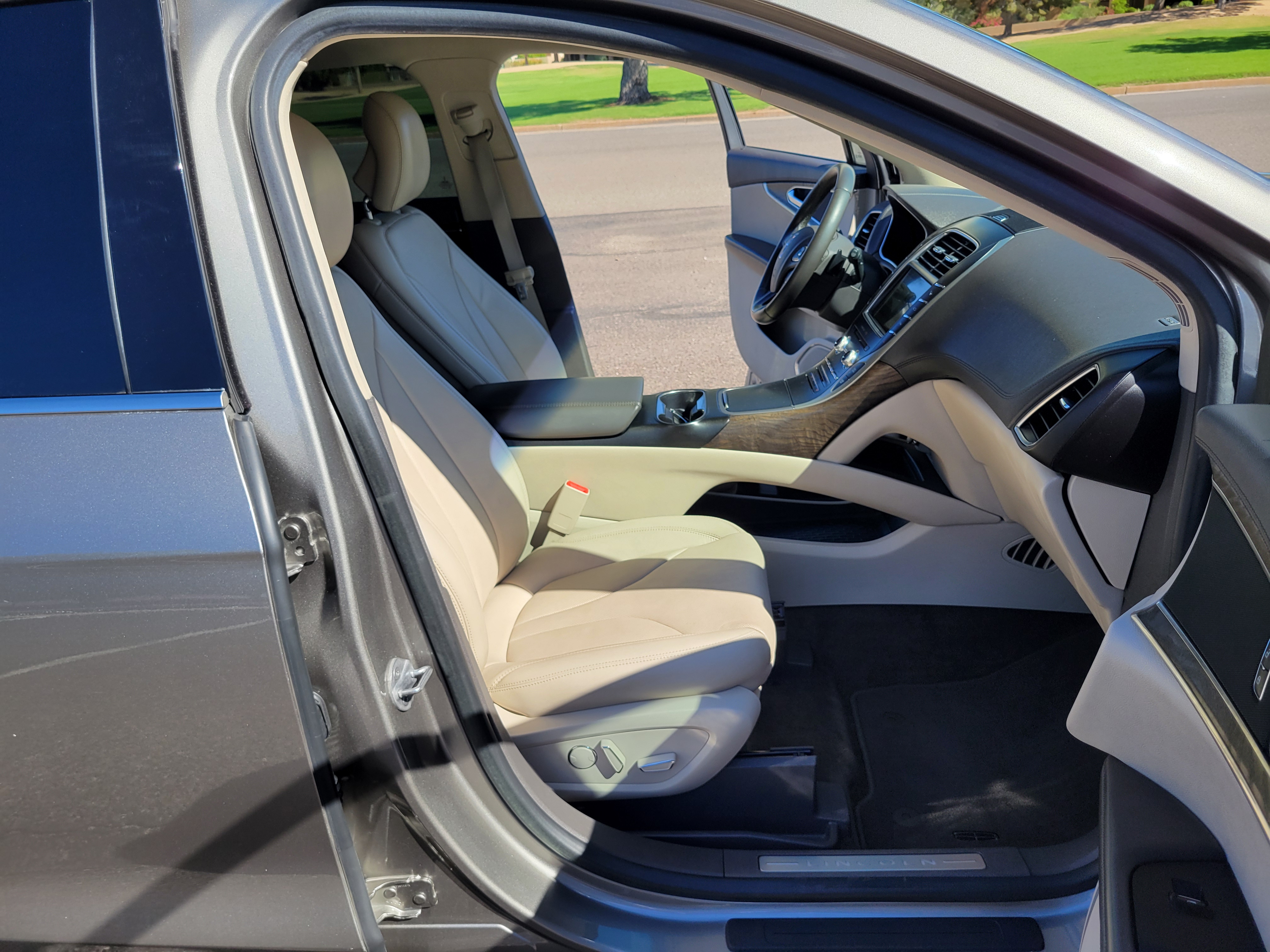 Used 2017 Lincoln MKX FWD Reserve image 24