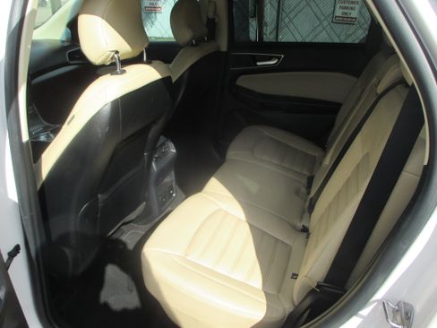 Used 2019 Ford Edge SEL Plus image 8