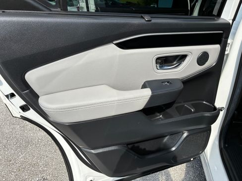 Used 2025 Honda Pilot EX-L image 20
