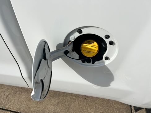 Used 2015 Chevrolet Silverado 1500 image 22