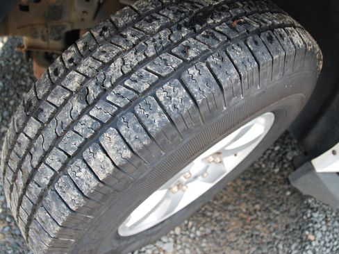 Used 2010 Ford Expedition XLT image 12