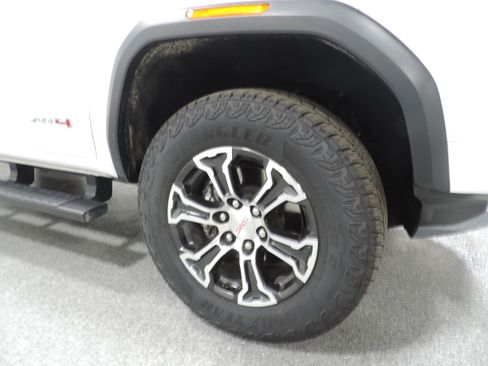 Used 2024 GMC Canyon AT4 image 13