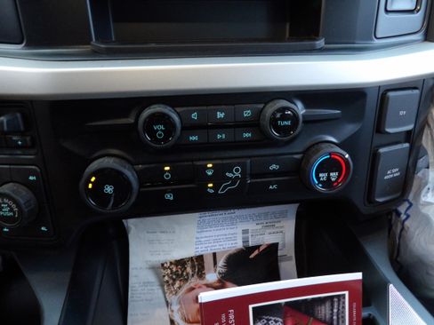 Used 2024 Ford F250 XLT image 12