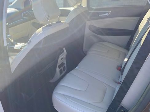 Used 2018 Ford Edge Titanium image 20