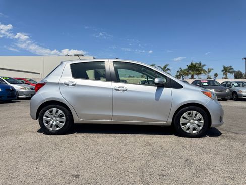 Used 2012 Toyota Yaris 4-Door Hatchback FWD image 10