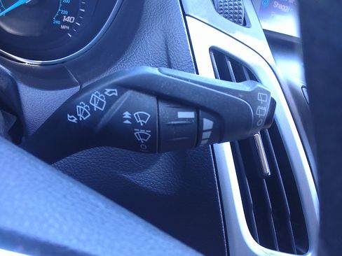 Used 2014 Ford Focus SE Hatchback FWD image 30