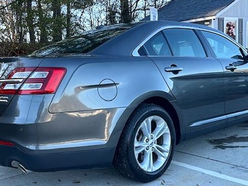 Used 2017 Ford Taurus SEL image 2